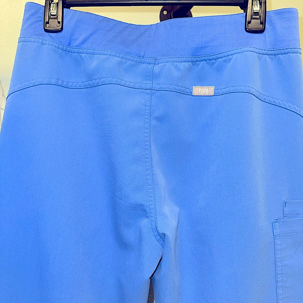 FIGS Women’s CEIL BLUE kade cargo scrubs